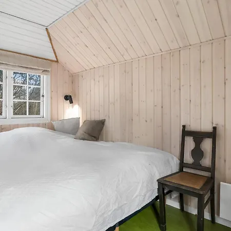 Feriehus Gorgeous Home In Aakirkeby With Wifi *