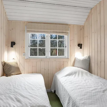 Feriehus Gorgeous Home In Aakirkeby With Wifi *