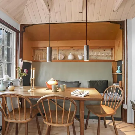 Gorgeous Home In Aakirkeby With Wifi Feriehus *