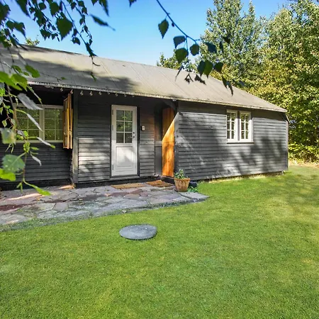 Feriehus Gorgeous Home In Aakirkeby With Wifi *