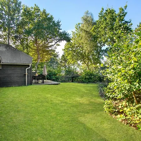 Feriehus Gorgeous Home In Aakirkeby With Wifi *