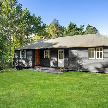 Gorgeous Home In Aakirkeby With Wifi Åkirkeby